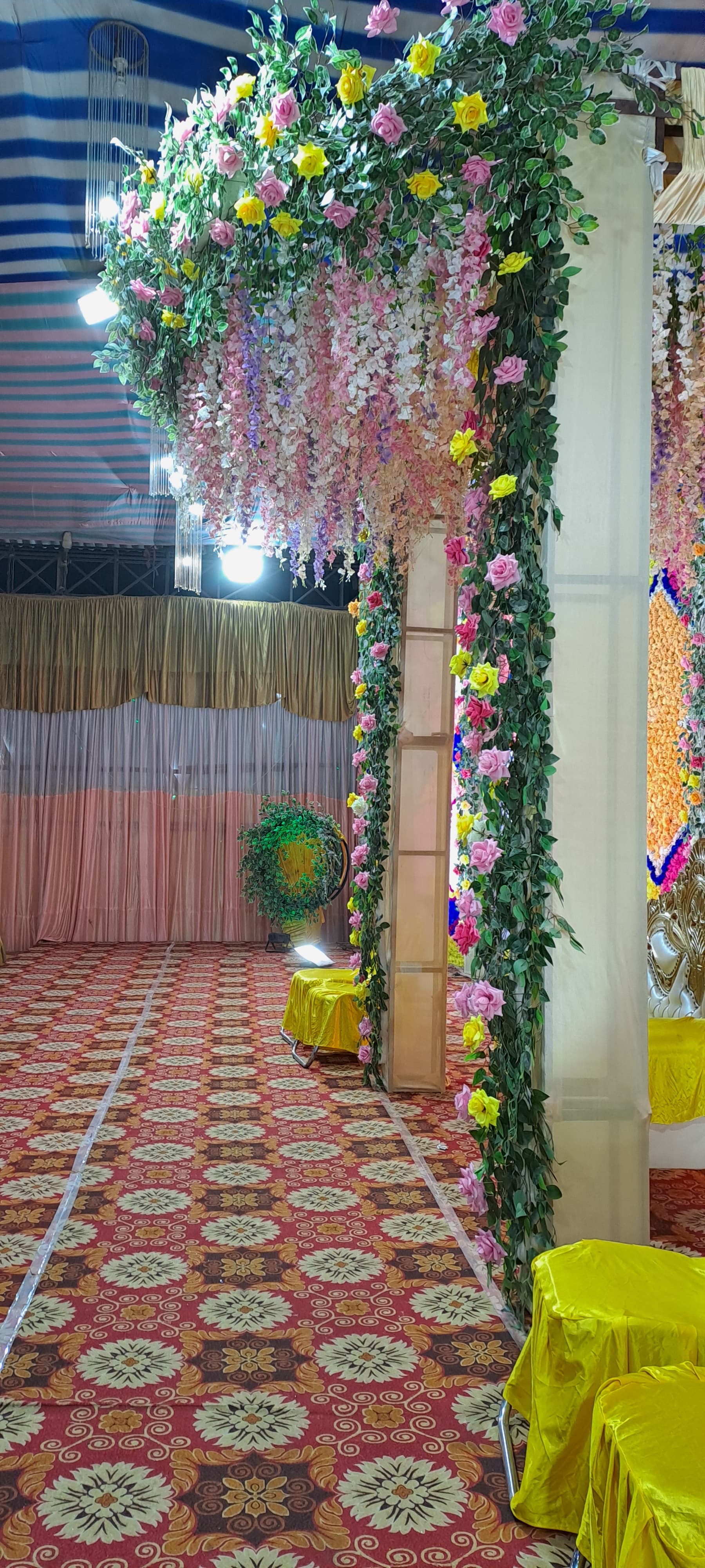 Festive Banquet & Reception Stage Setup